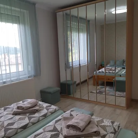 Harmonia Vendeghaz Ferienhaus *